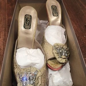 Stunning “Salpy” handmade kitten heel